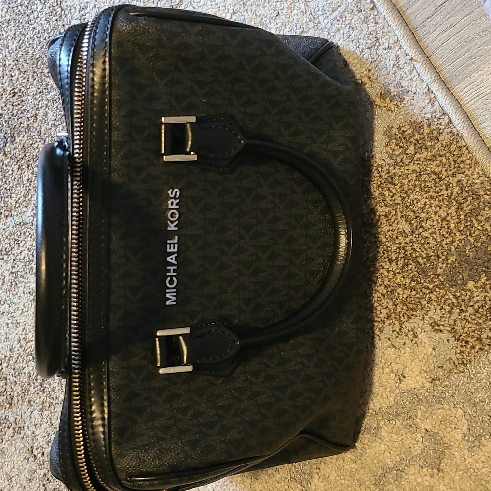 *****SOLD******Authentic Michael Kors handbag satchel